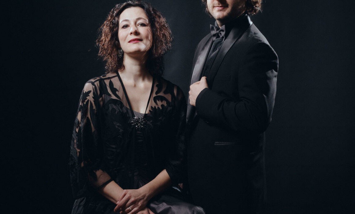 Gala Chistiakova e Diego Benocci duo pianisti foto in studio musicista