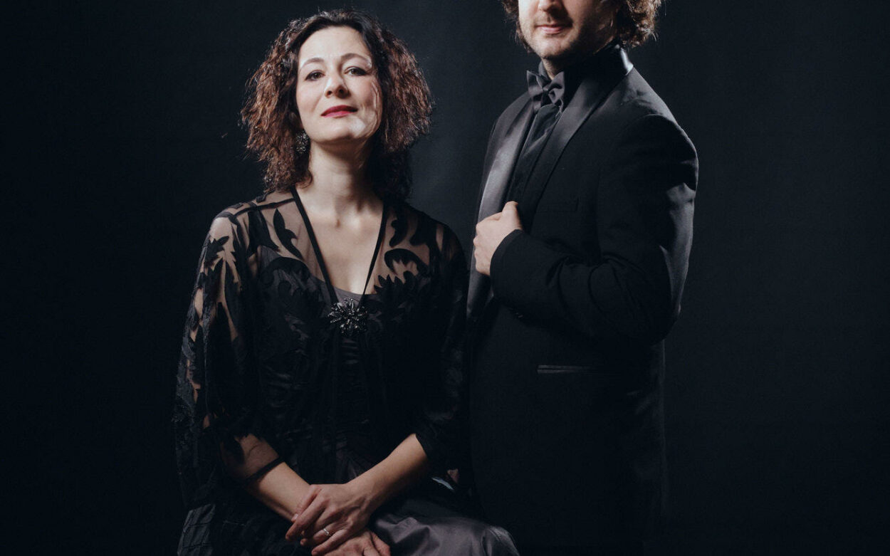 Gala Chistiakova e Diego Benocci duo pianisti foto in studio musicista