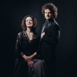 Gala Chistiakova e Diego Benocci duo pianisti foto in studio musicista